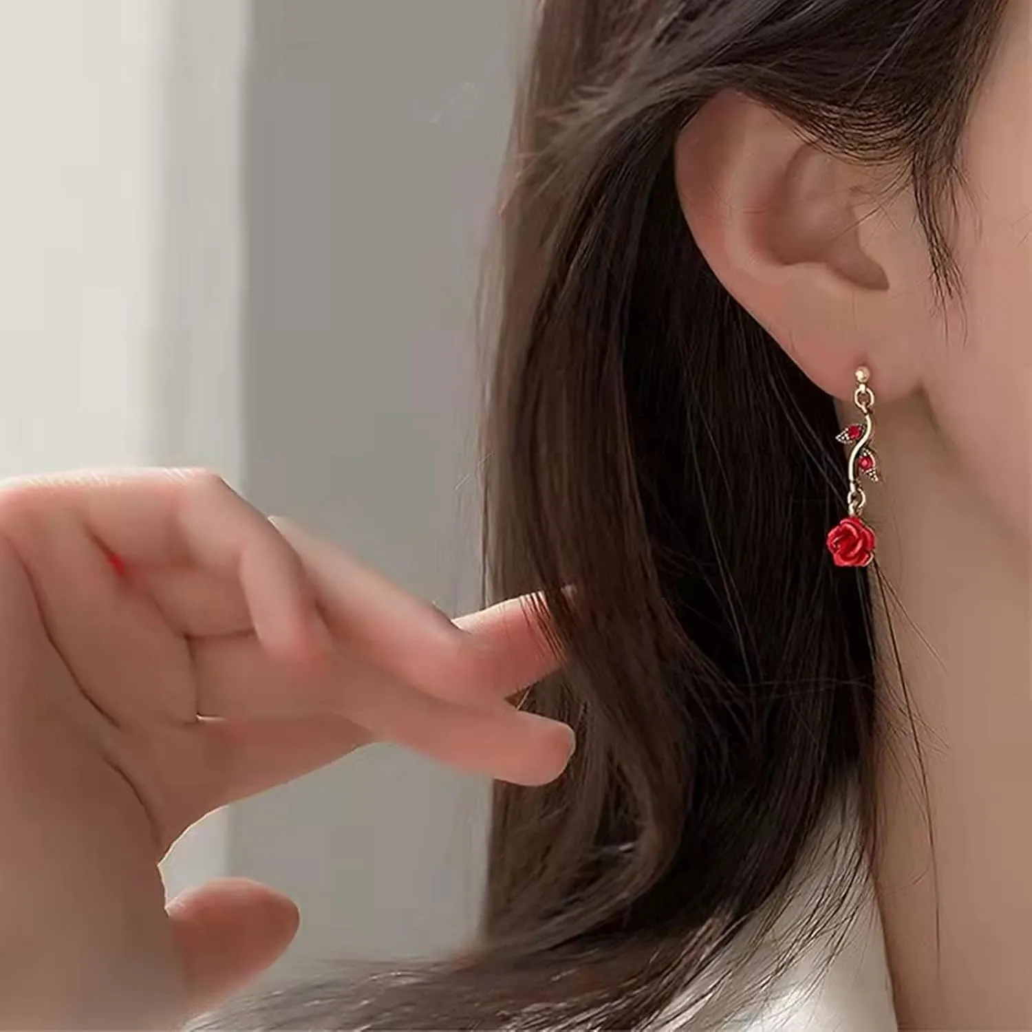 Rose Flower Earrings for Women, Fashion and Romantic Vintage Rose Pendant Earrings Precious Dainty Jewelry Gift for Women Girls Mother Wife Sister Daughte